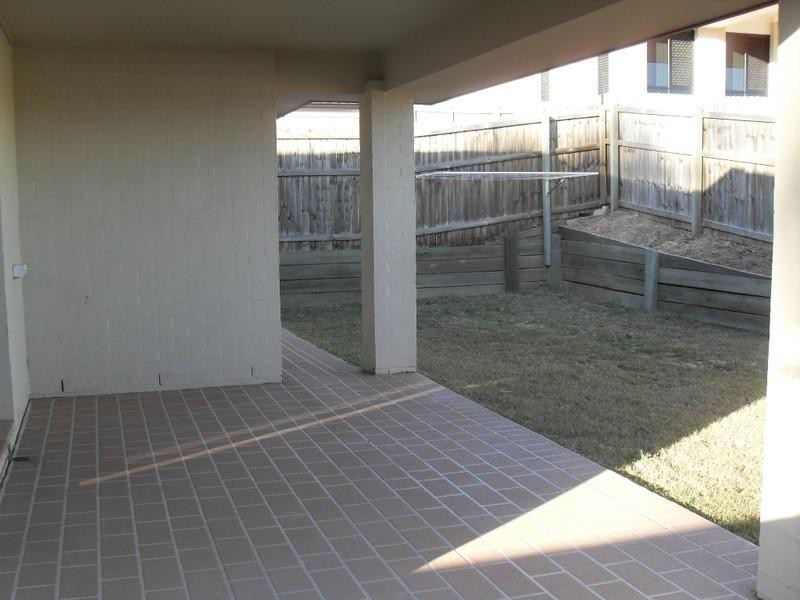 13 Lakes Entrance Drive, Springfield Lakes QLD 4300