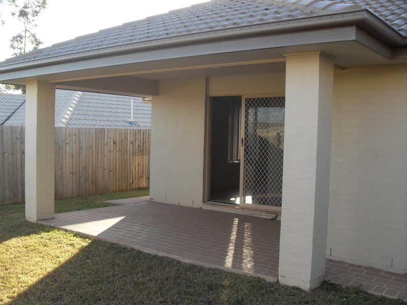 13 Lakes Entrance Drive, Springfield Lakes QLD 4300