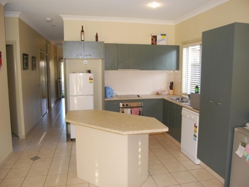 9 Drake Place, Forest Lake QLD 4078