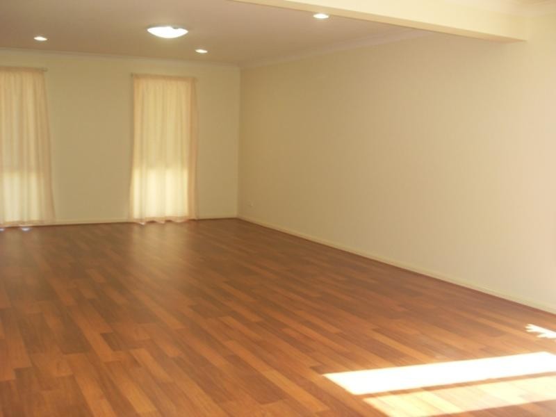 26 Sandalwood Street, Heathwood QLD 4110