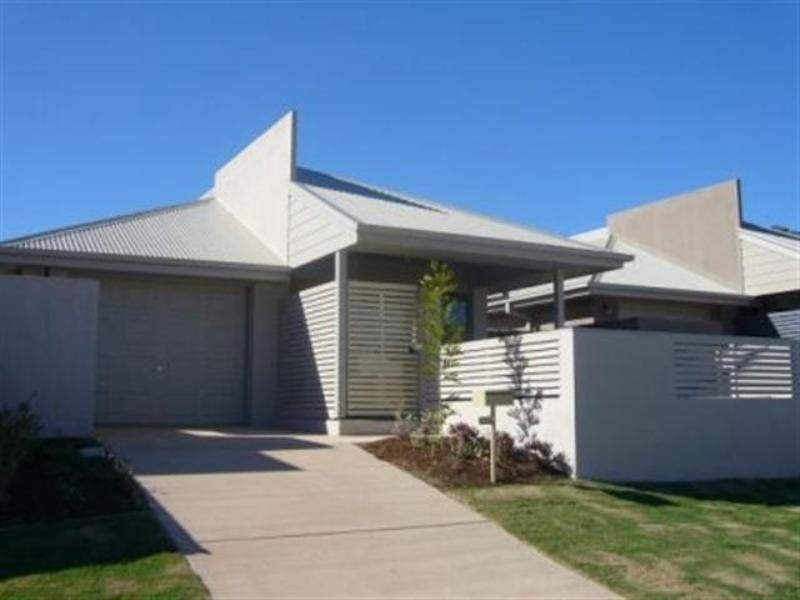 50 Creekside Drive, Springfield Lakes QLD 4300