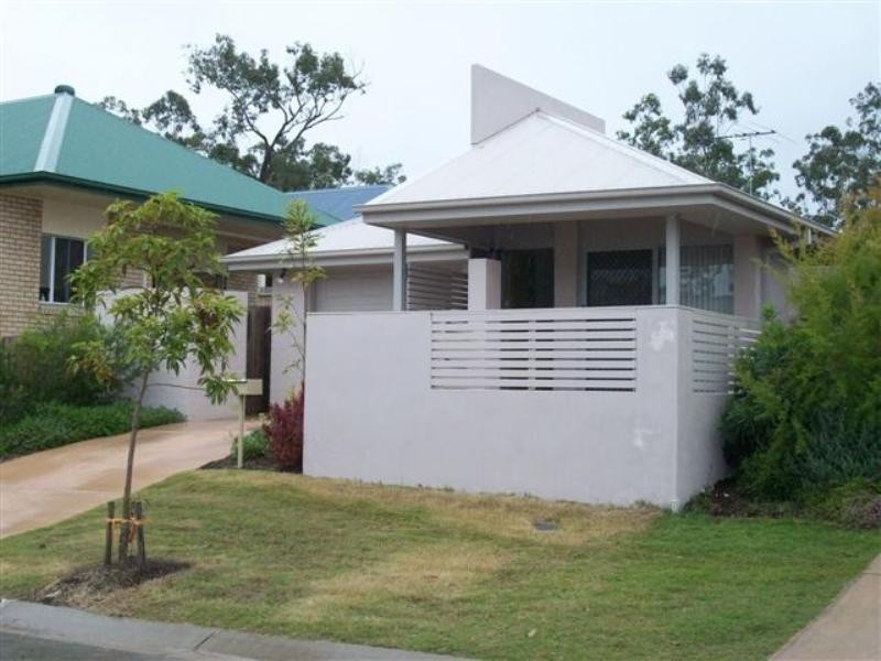 50 Creekside Drive, Springfield Lakes QLD 4300