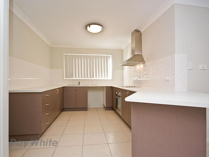 16 Barrington Place, Springfield Lakes QLD 4300