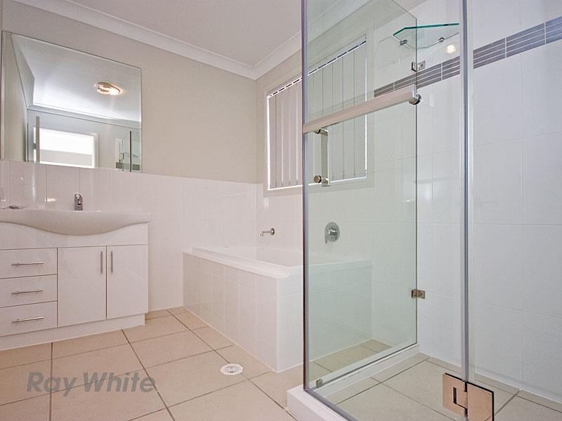 16 Barrington Place, Springfield Lakes QLD 4300