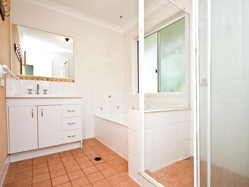 9 Honeysuckle Place, Forest Lake QLD 4078