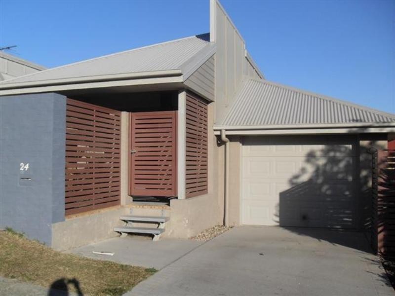 24 Greenleaf Avenue, Springfield Lakes QLD 4300