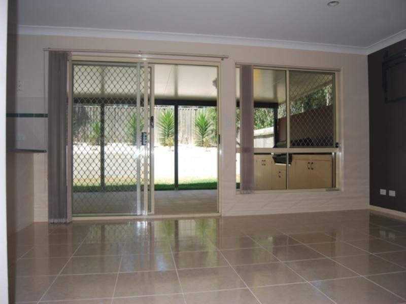 36 Columbus Place, Forest Lake QLD 4078