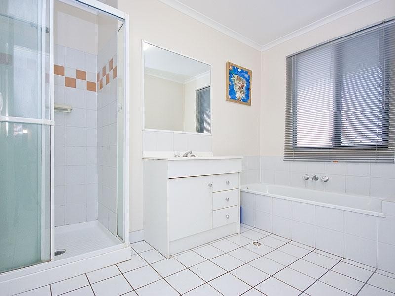16 Settlers Circuit, Forest Lake QLD 4078