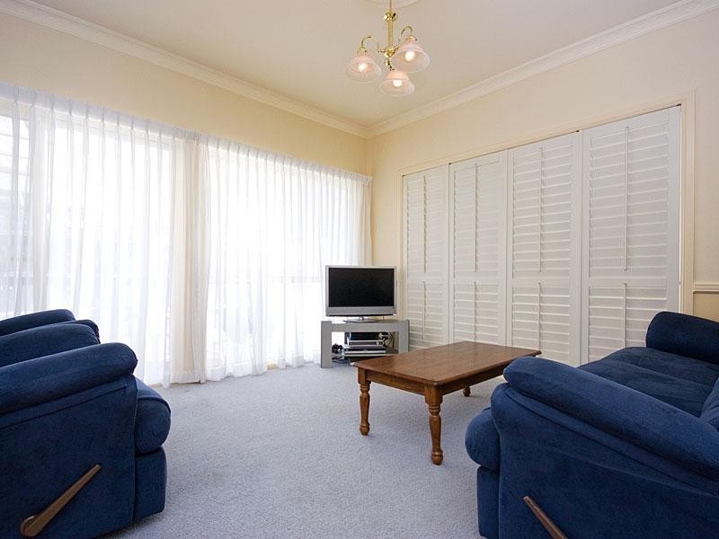 16 Pintail Crescent, Forest Lake QLD 4078