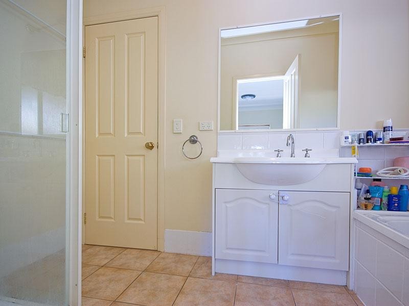 16 Pintail Crescent, Forest Lake QLD 4078