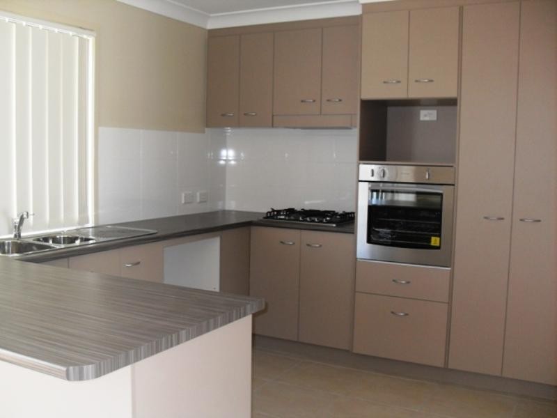 19 Yellowstone Way, Springfield Lakes QLD 4300