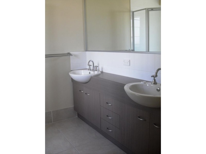 19 Yellowstone Way, Springfield Lakes QLD 4300