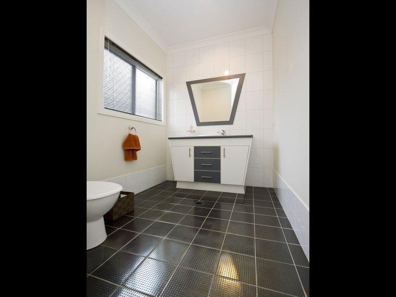 23 Carisbrook Circuit, Forest Lake QLD 4078