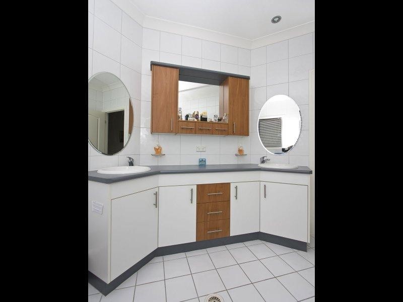 23 Carisbrook Circuit, Forest Lake QLD 4078