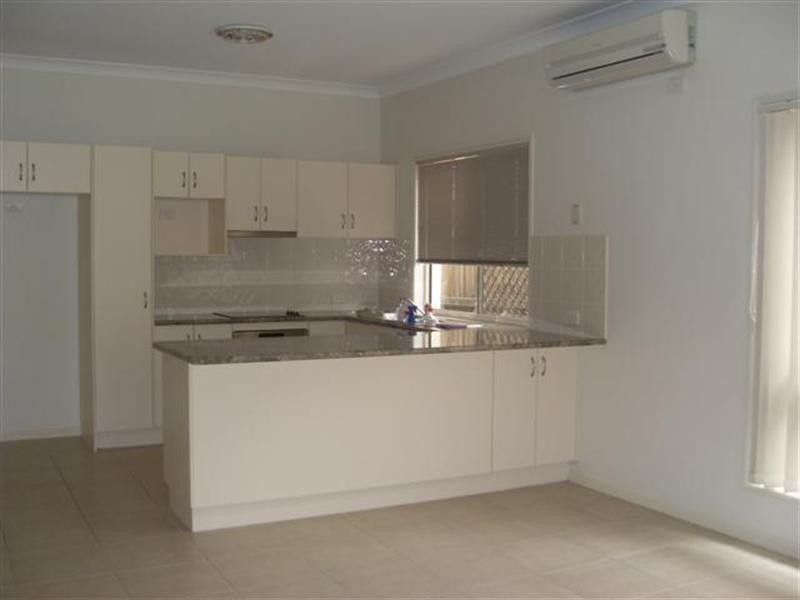 6 Cove Place, Springfield Lakes QLD 4300