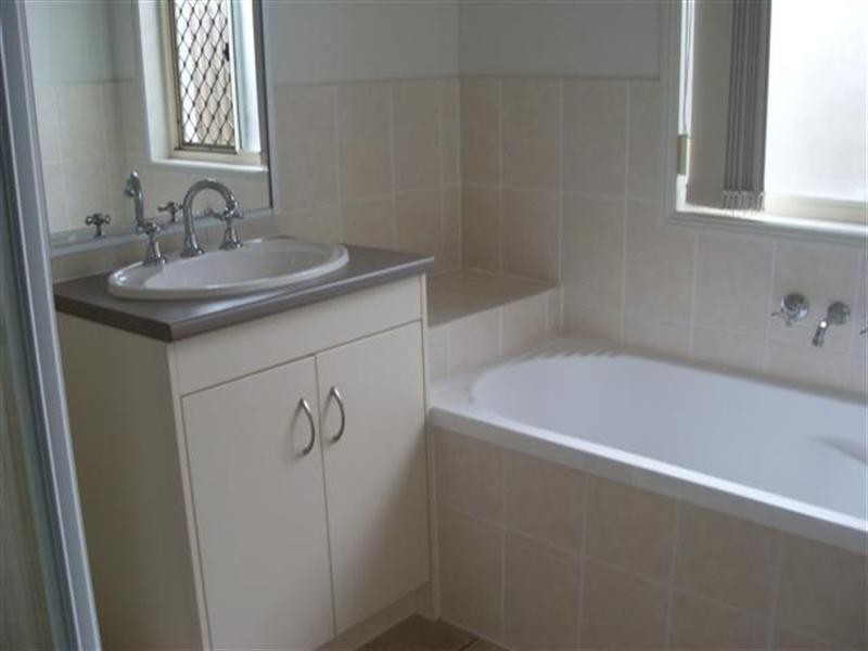 6 Cove Place, Springfield Lakes QLD 4300