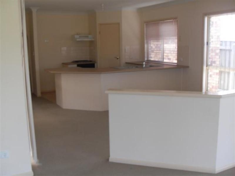27 Rimu Crescent, Forest Lake QLD 4078