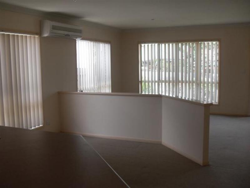27 Rimu Crescent, Forest Lake QLD 4078