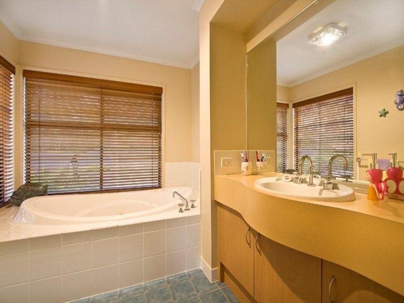 1 Camberwell Street, Forest Lake QLD 4078