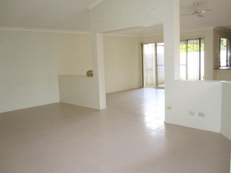 27 Carolina Parade, Forest Lake QLD 4078