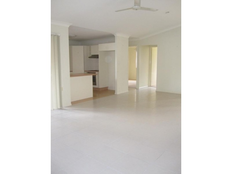 27 Carolina Parade, Forest Lake QLD 4078