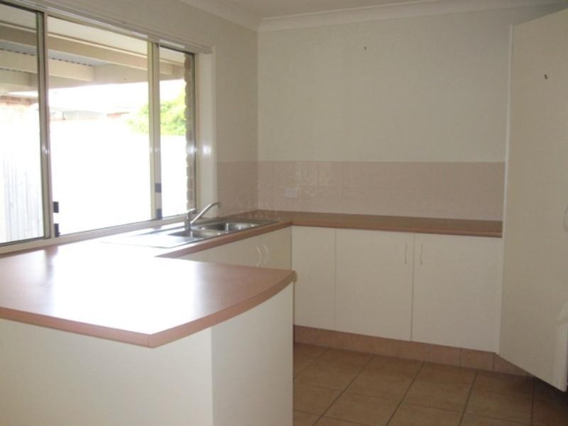 27 Carolina Parade, Forest Lake QLD 4078