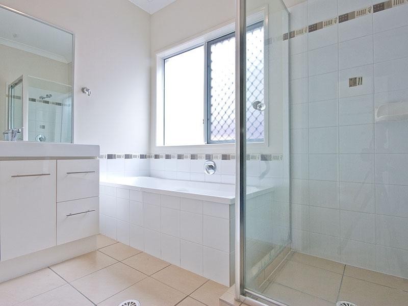 21 Santorini Place, Forest Lake QLD 4078