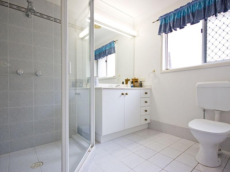 8 Cedar Place, Forest Lake QLD 4078