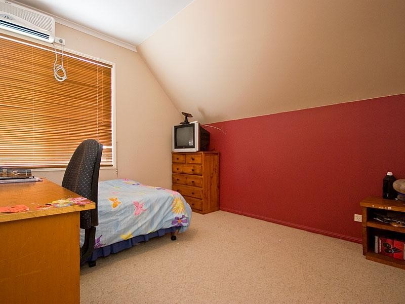 8 Cedar Place, Forest Lake QLD 4078