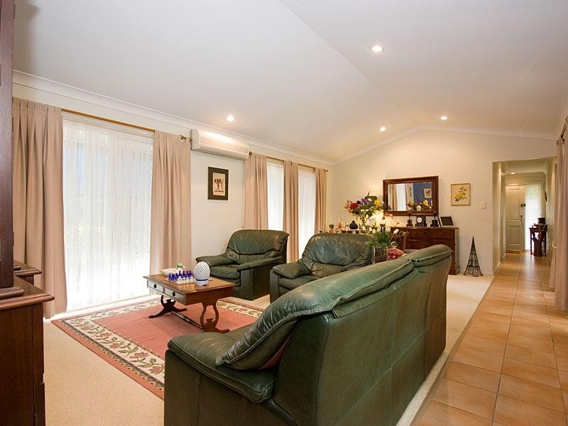 17 Beaufront Place, Forest Lake QLD 4078