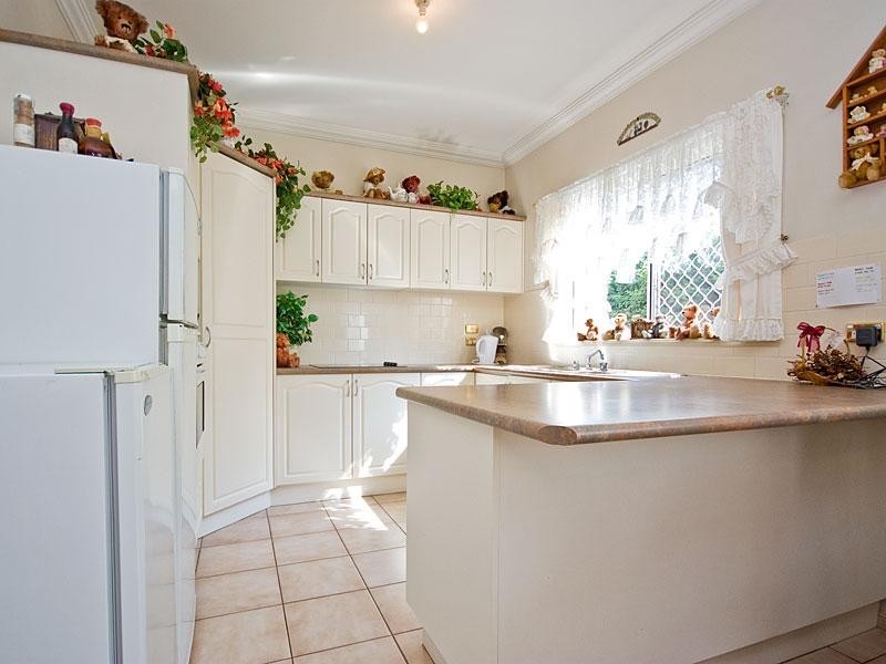 27 Mapleton Crescent, Forest Lake QLD 4078