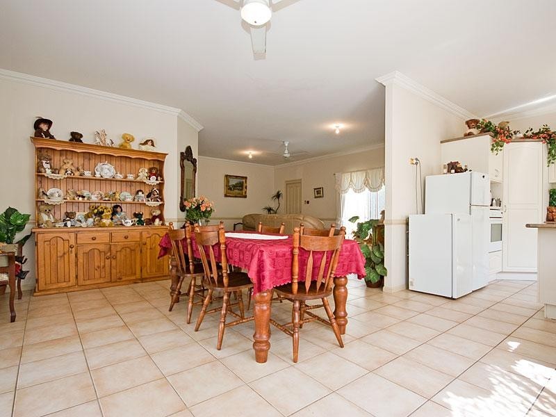 27 Mapleton Crescent, Forest Lake QLD 4078