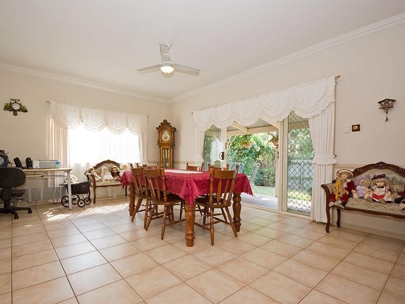 27 Mapleton Crescent, Forest Lake QLD 4078