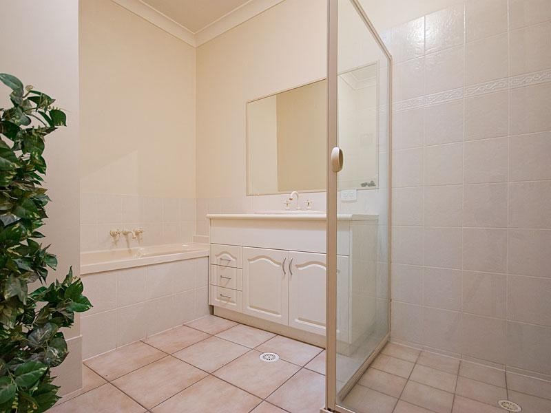 27 Mapleton Crescent, Forest Lake QLD 4078