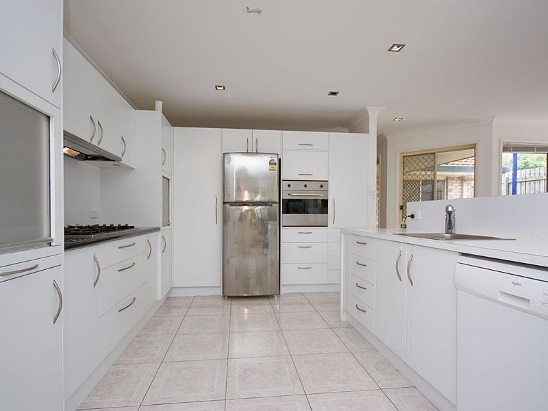 2 Blue Lake Court, Forest Lake QLD 4078