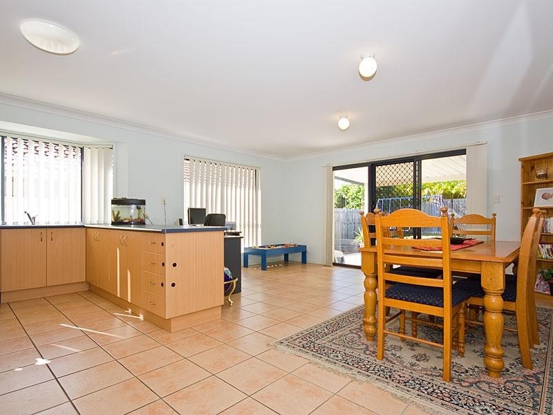 5 Allen Close, Forest Lake QLD 4078