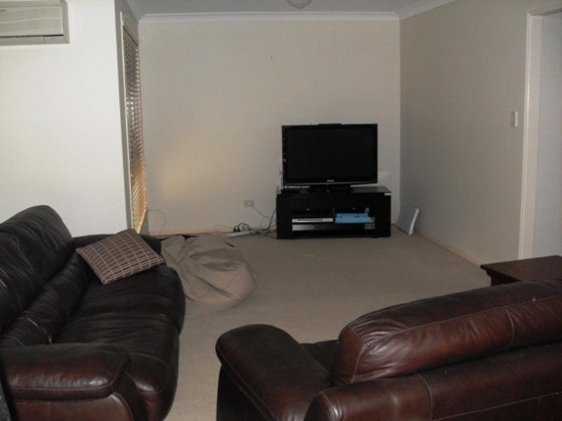 8 Tenterfield Place, Forest Lake QLD 4078