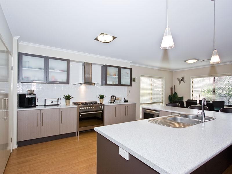 8 Ironbark Crescent, Heathwood QLD 4110