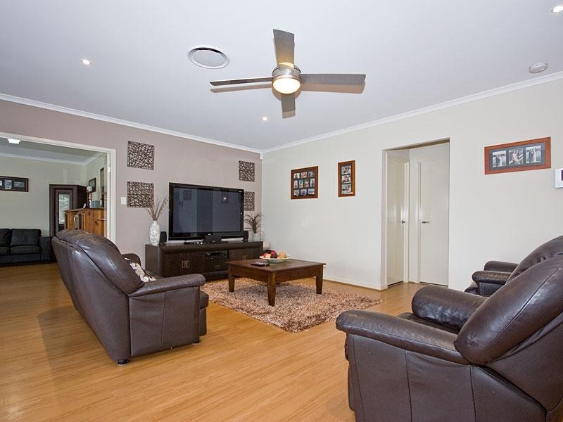 8 Ironbark Crescent, Heathwood QLD 4110