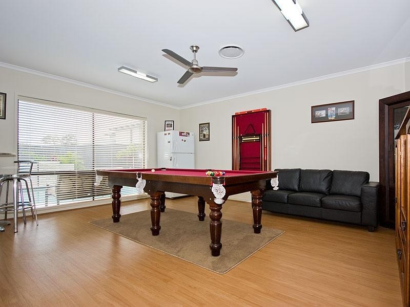 8 Ironbark Crescent, Heathwood QLD 4110