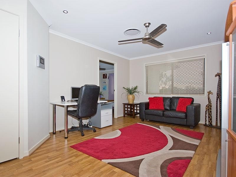 8 Ironbark Crescent, Heathwood QLD 4110