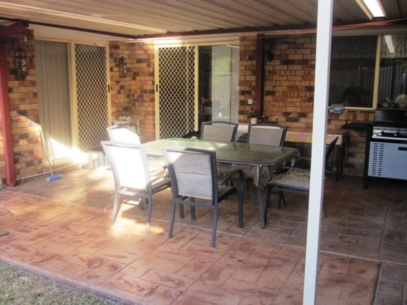 8 Rimu Crescent, Forest Lake QLD 4078