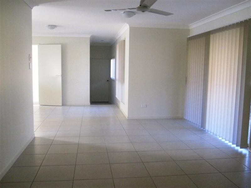 12 Flower Place, Richlands QLD 4077