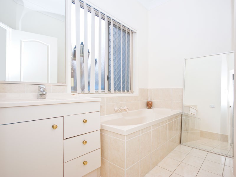 18 Balmoral Place, Forest Lake QLD 4078