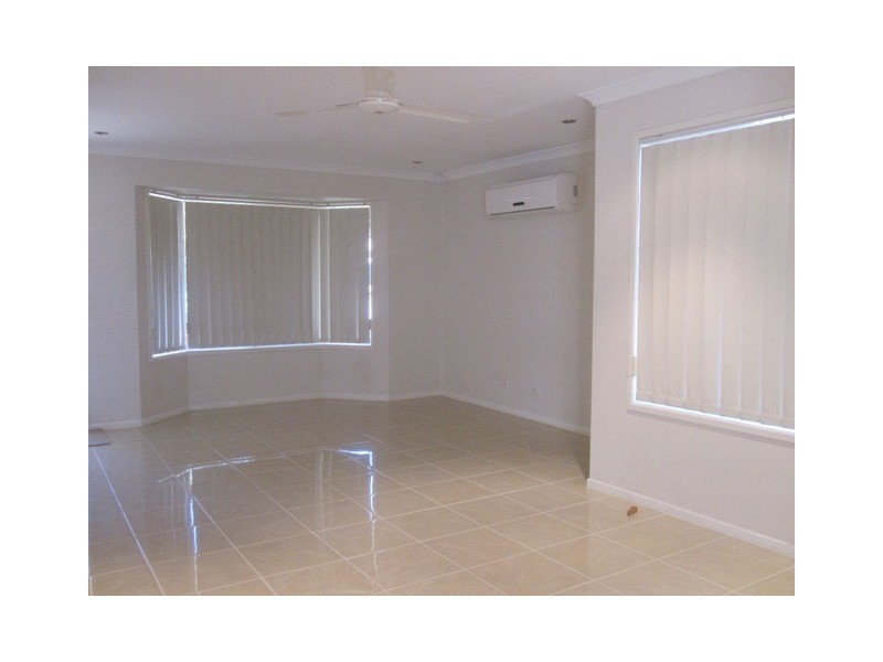 4 Clarence Place, Forest Lake QLD 4078