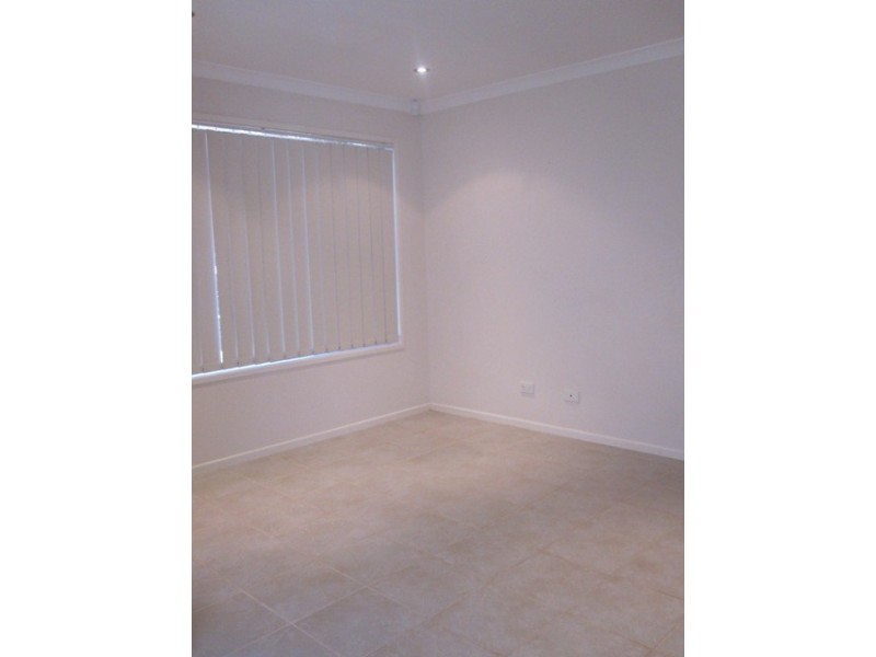 4 Clarence Place, Forest Lake QLD 4078