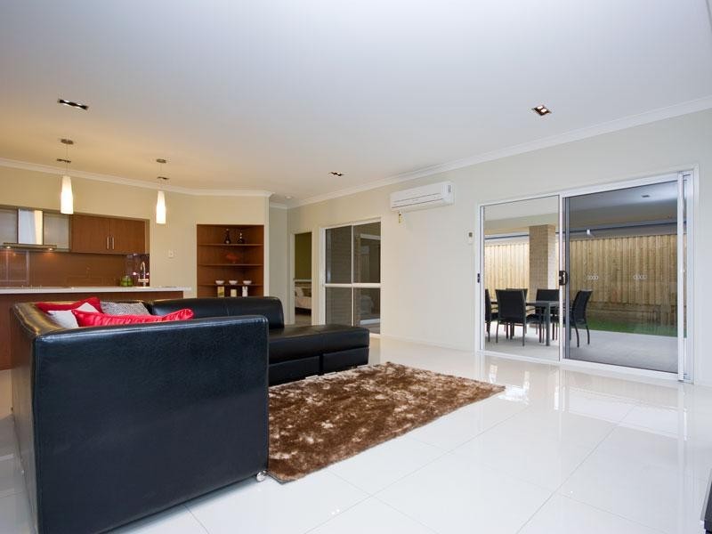 67 Parkwood Drive, Heathwood QLD 4110