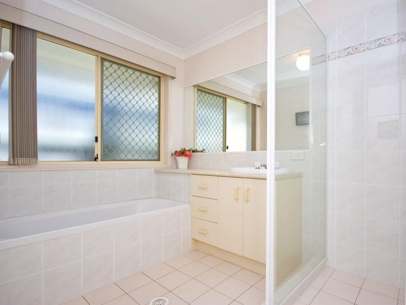 17 Augusta Place, Forest Lake QLD 4078