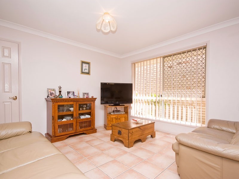 35 Lakeside Crescent, Forest Lake QLD 4078