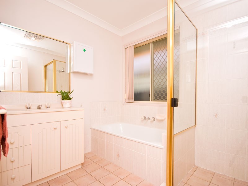 35 Lakeside Crescent, Forest Lake QLD 4078